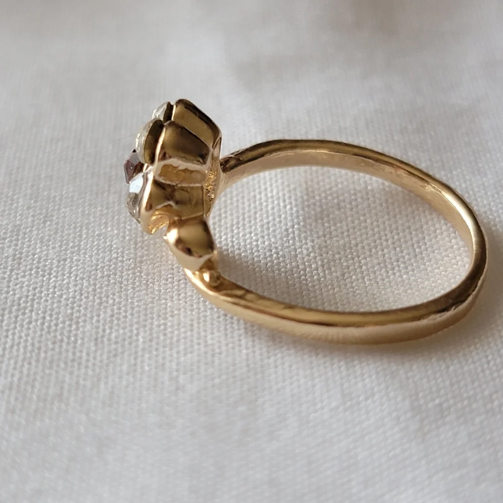 Flower Ring Gold Tone Rhinestone Gem